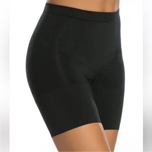 NEW SPANX SPANXsculpt™ OnCore Mid-Thigh Short in Very Black Slimming Shapewear